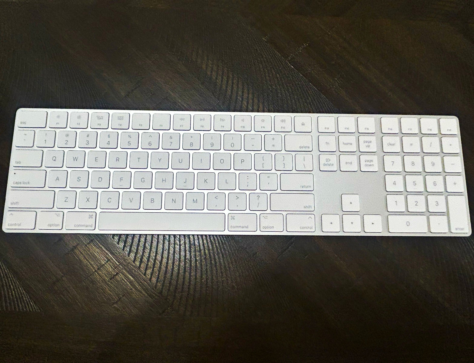 Apple Magic Keyboard with Numeric Keypad Wireless Bluetooth Silver White A1843