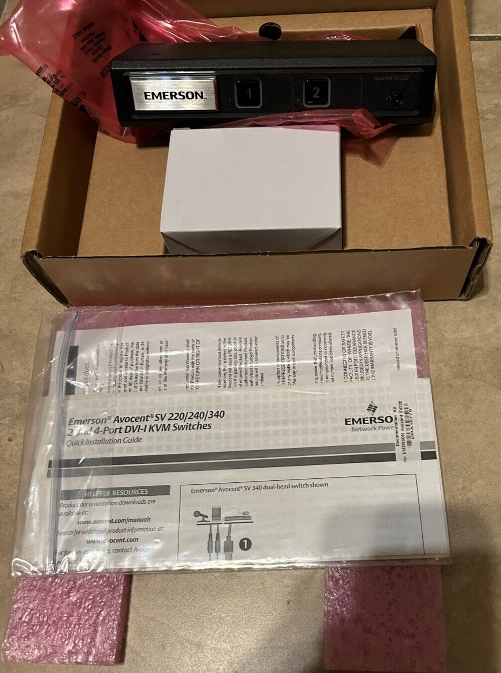 Emerson Avocent SV220 2 Port DVI-I KVM Switch With Power Supply NEW in Box