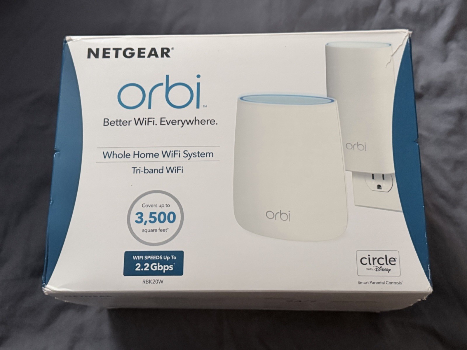 NETGEAR ORBI RBK20W WHOLE HOME TRI-BAND WIFI ROUTER & PLUG IN SATELLITE.