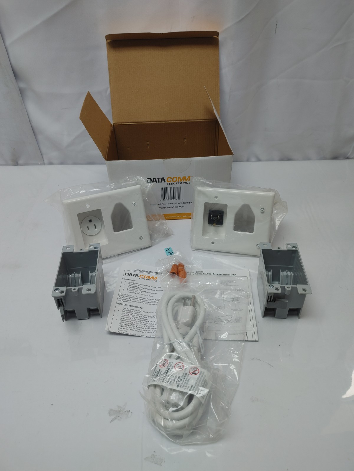 Data Comm Electronics 45-0023-WH Recessed Pro-Power Kit