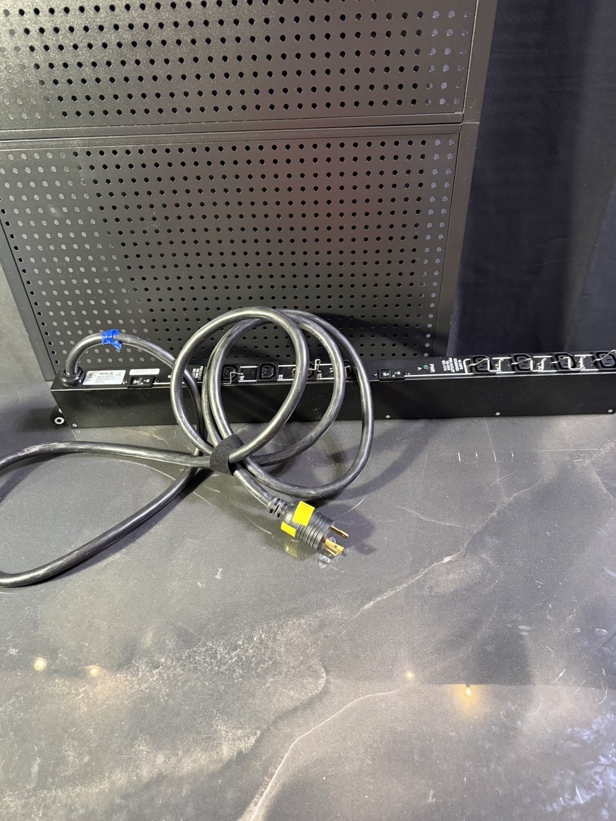 Spectrum Power 72A-130BMHEN-02 8-Port 24A Rack Mount PDU 200-240V Power Strip