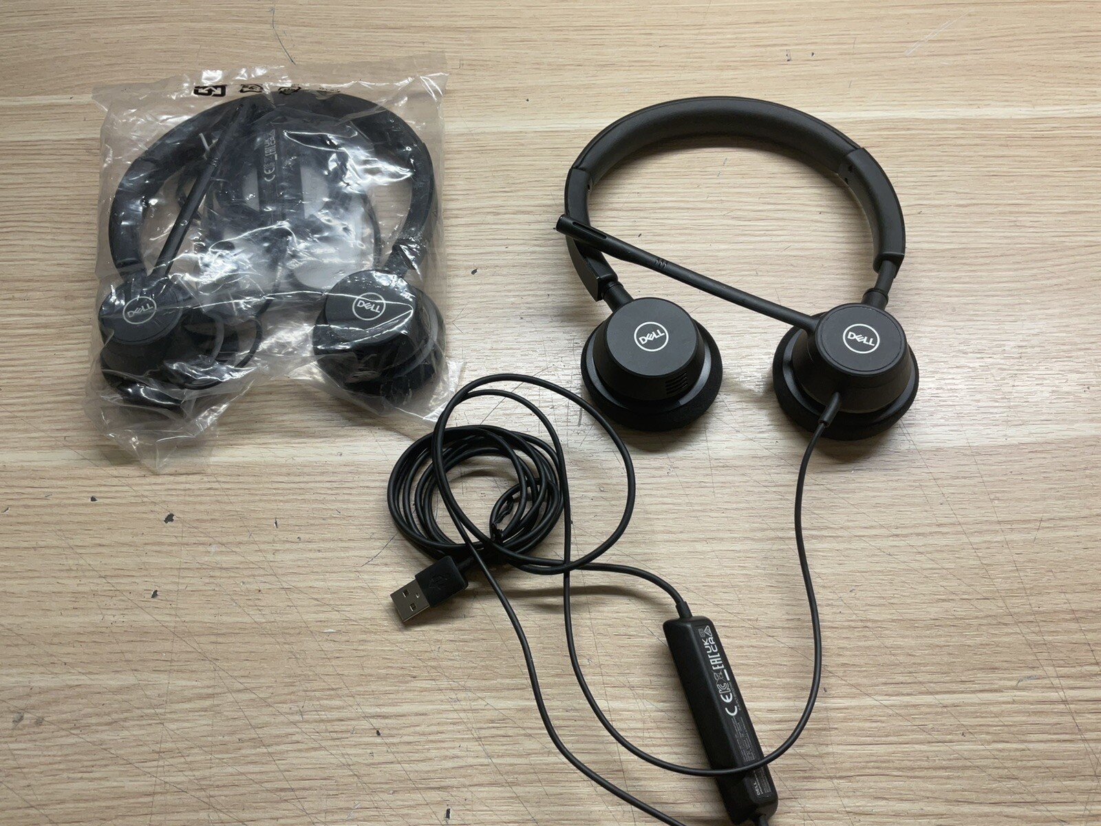 Dell  Plantronics Model  BW3320-M USB-A Headset Black/LOT OF 2 /JUA746