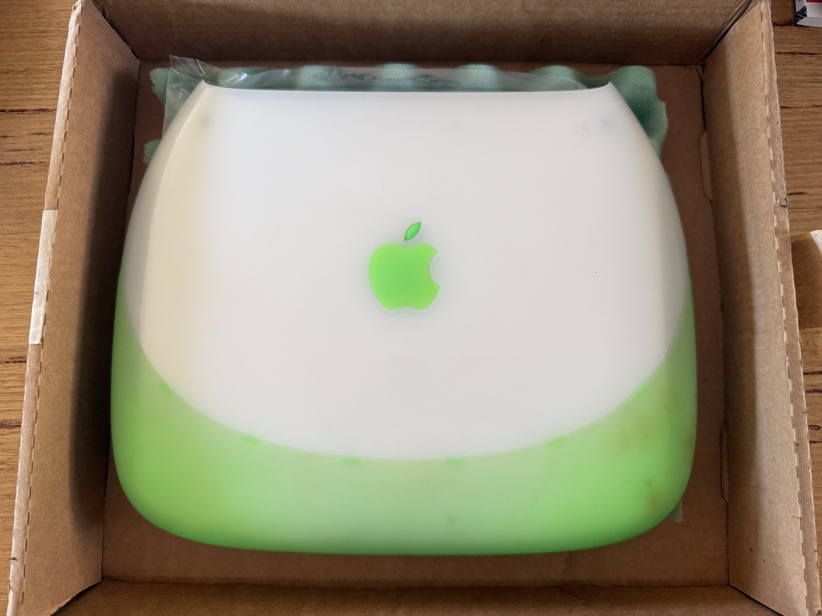 Apple iBook Clamshell Key Lime Top Case Lid (part only, no computer) 