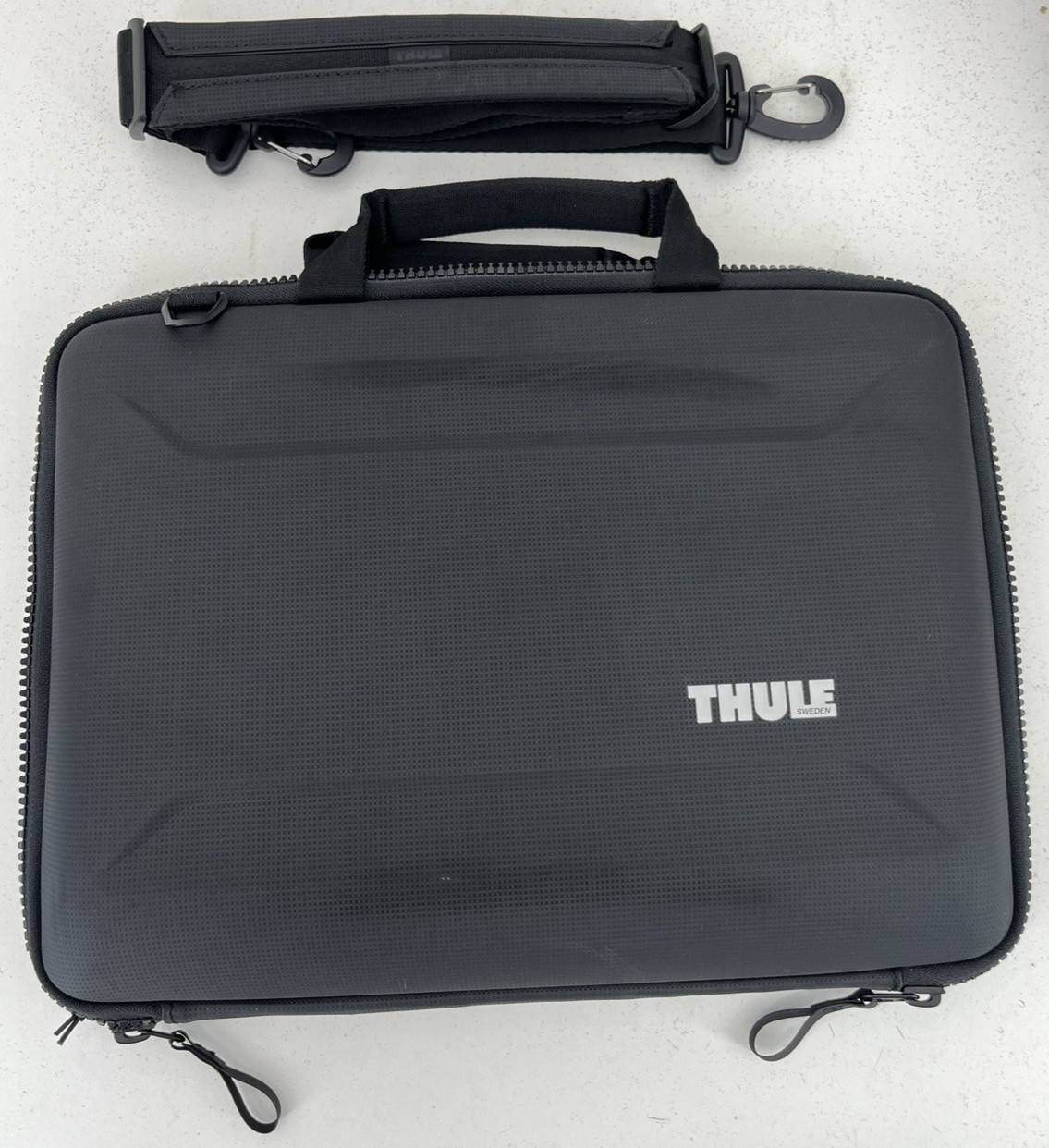 Thule Gauntlet Attaché 16" MacBook Pro Black 3204936