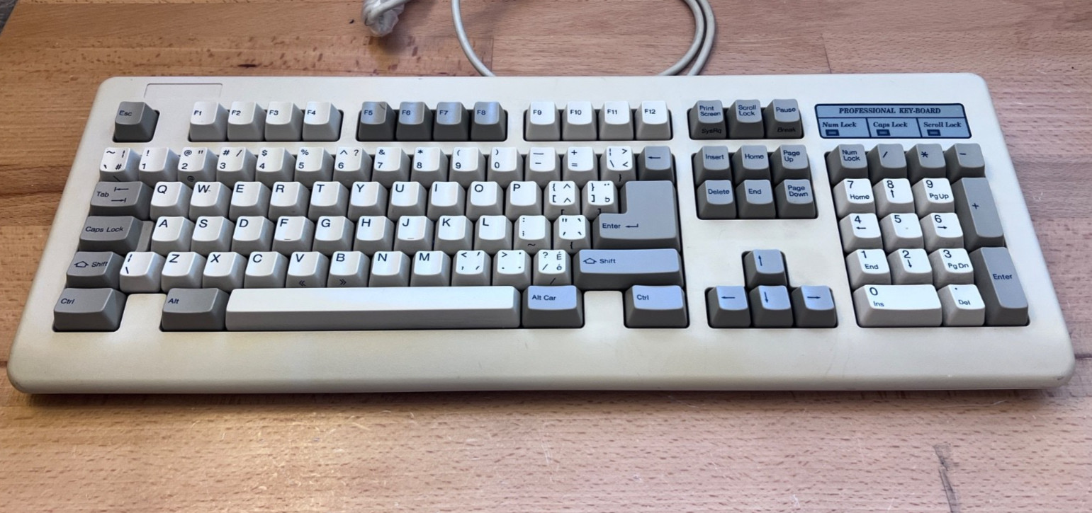 FutureTech TK-M501C Professional Keyboard 5-Pin DIN Taiwan Vintage Tested