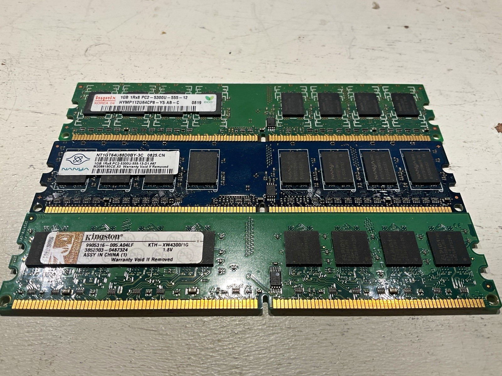 3x1GB DDR2 PC2-5300U 240-Pin DIMM RAM Unbuffered Mixed Brands (UNTESTED | AS-IS)