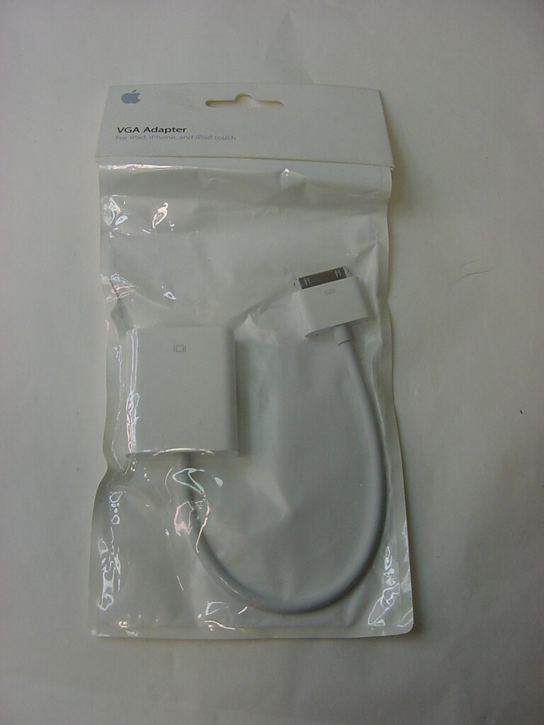 NEW - GENUINE APPLE VGA ADAPTER FOR IPAD IPHONE IPAD TOUCH A1368