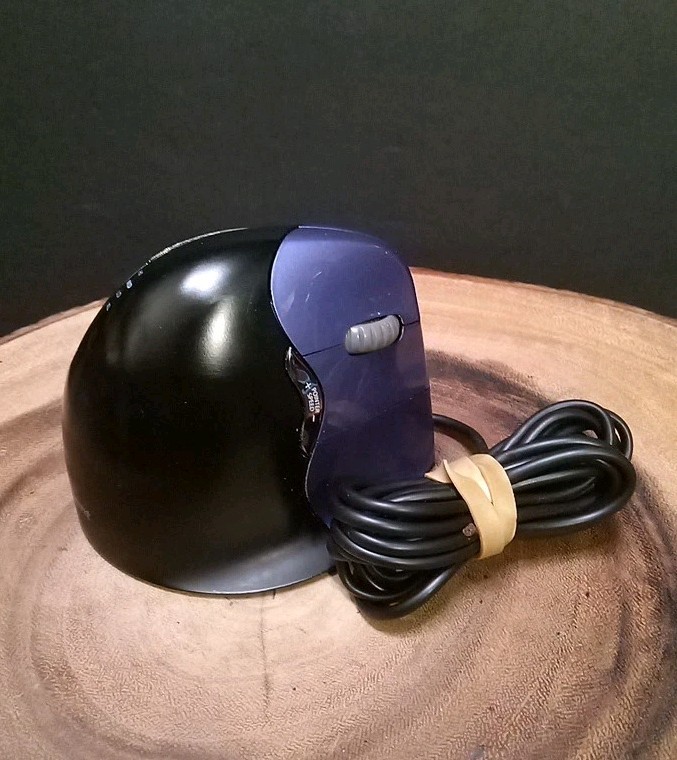 Evoluent VM4S Mouse Vertical4 Small USB 6 Button Retail Ergonomic Mouse