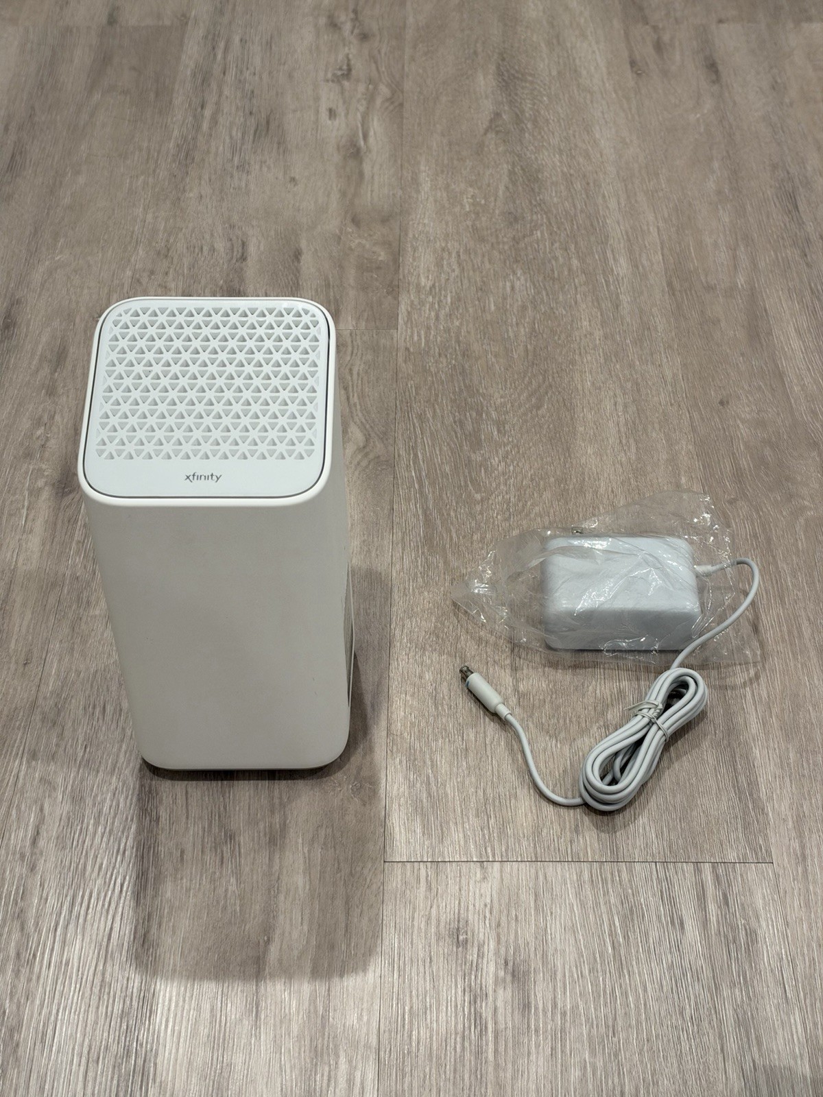 Comcast Xfinity XB7-T Modem WiFi Router with OEM Power Adapter