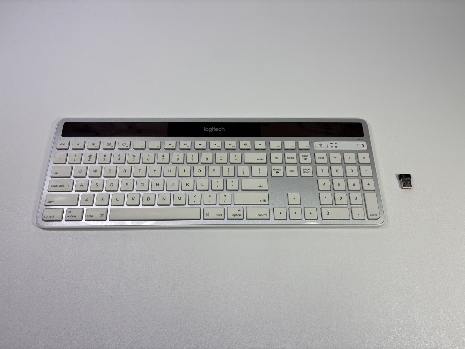 Logitech K750 Solar Powered Wireless Keyboard White Silver Mac W/ DONGLE TESTED