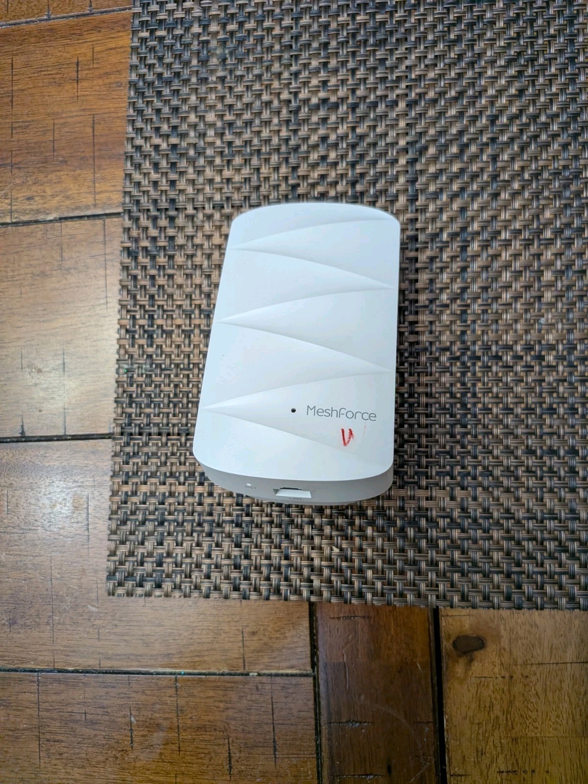MeshForce M3 Dot Wall Plug WiFi Extender, Works with MeshForce M1 & M3