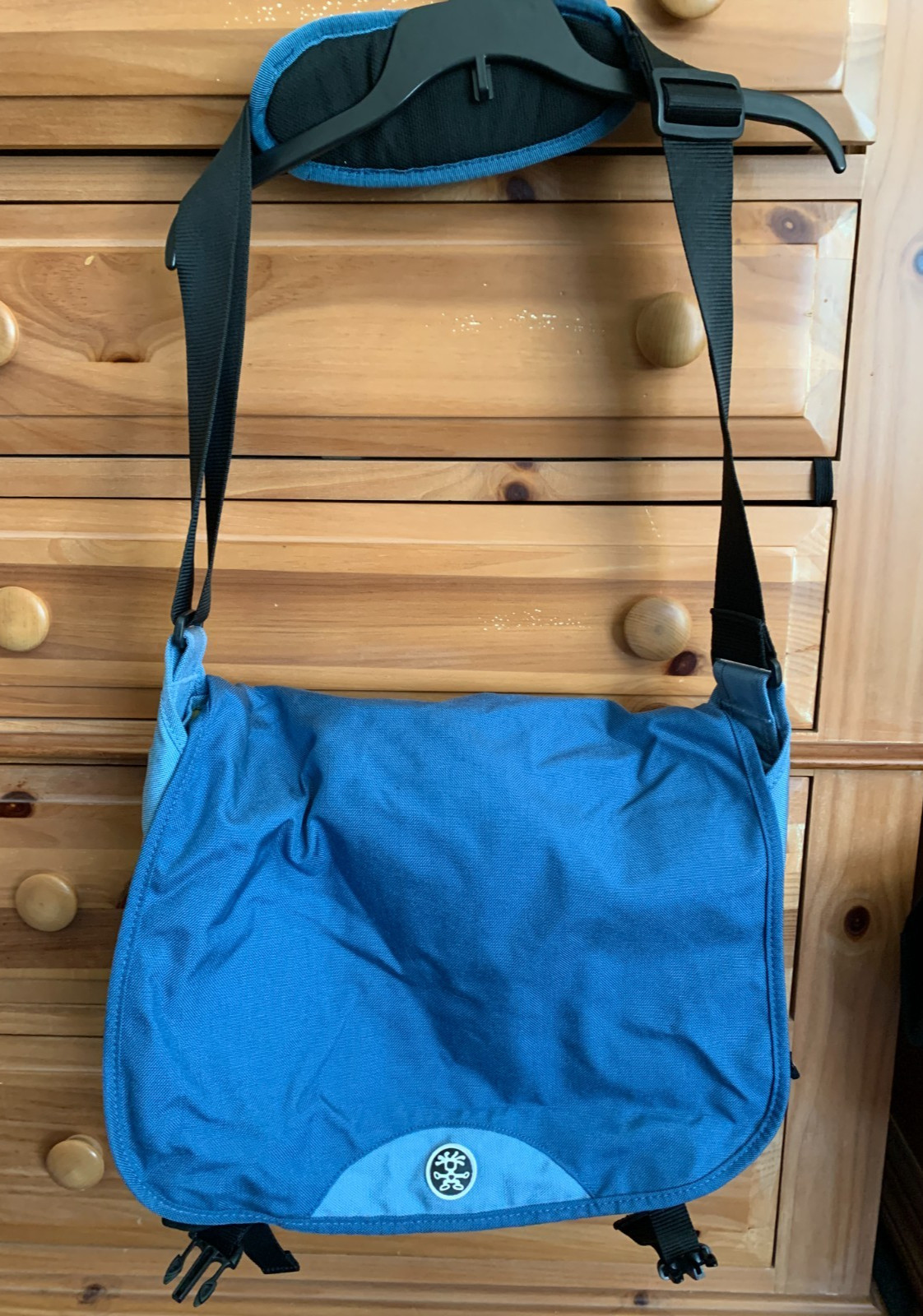 Crumpler The Considerable Embarrassment Messenger Laptop Crossbody Bag Blue READ