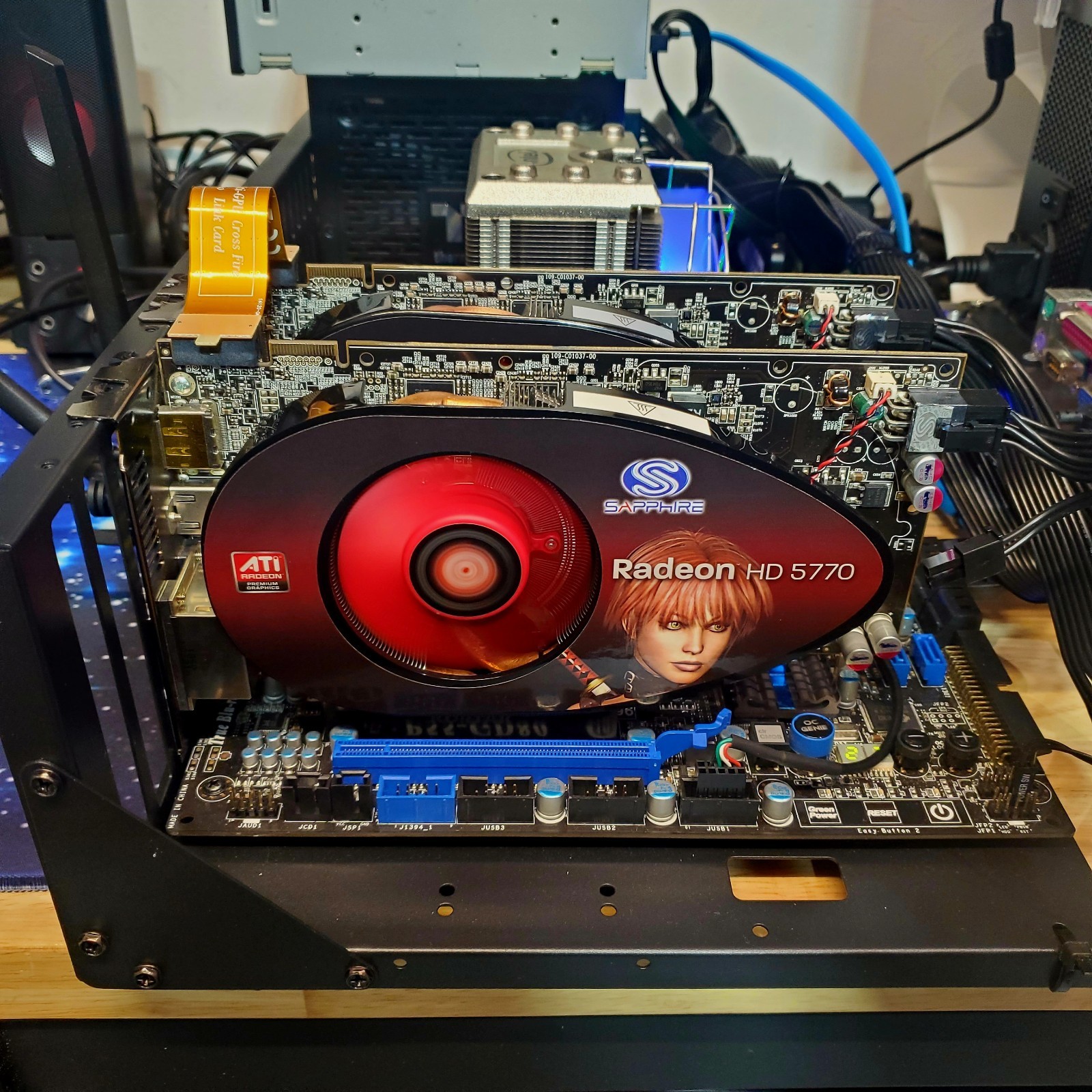Two Crossfire Sapphire Radeon HD 5770 