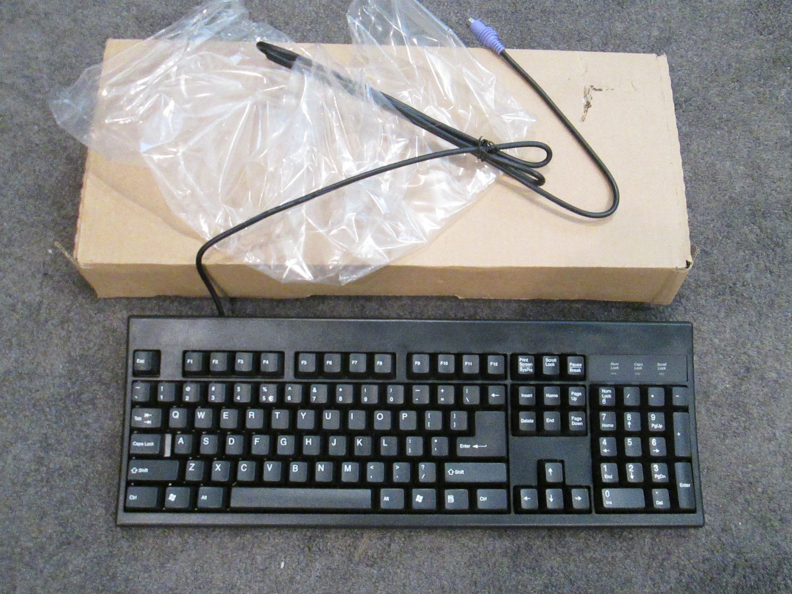 NEW IN BOX, Vintage Wired Keyboard KB-2961 PS/2