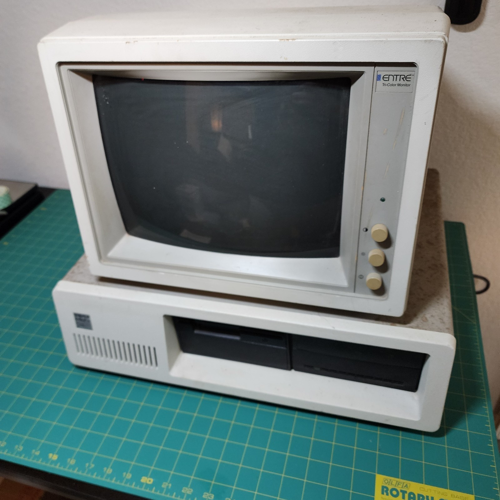 IBM XT 5160 Vintage Desktop PC w/ 5151 CRT Monitor & Model F Keyboard *READ DESC