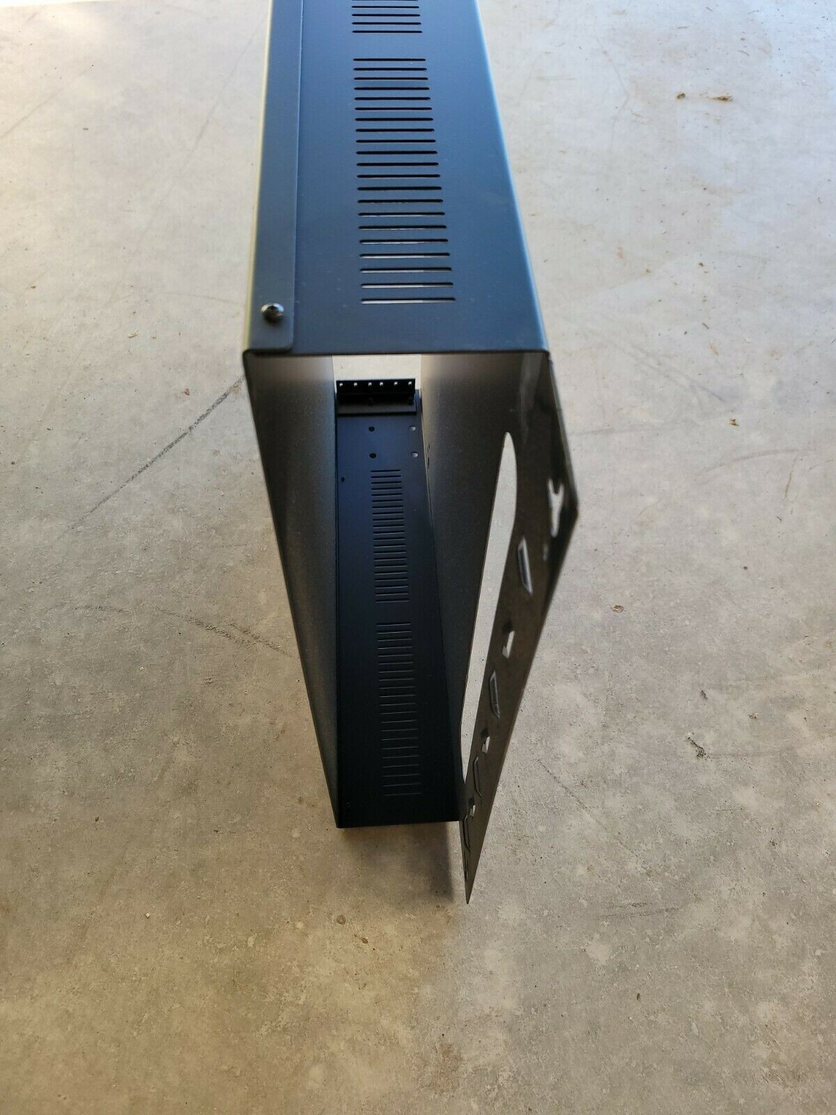Wall mount network rack. Middle Atlantic Products SPM-2, 2 RU 21.7" Deep Rack