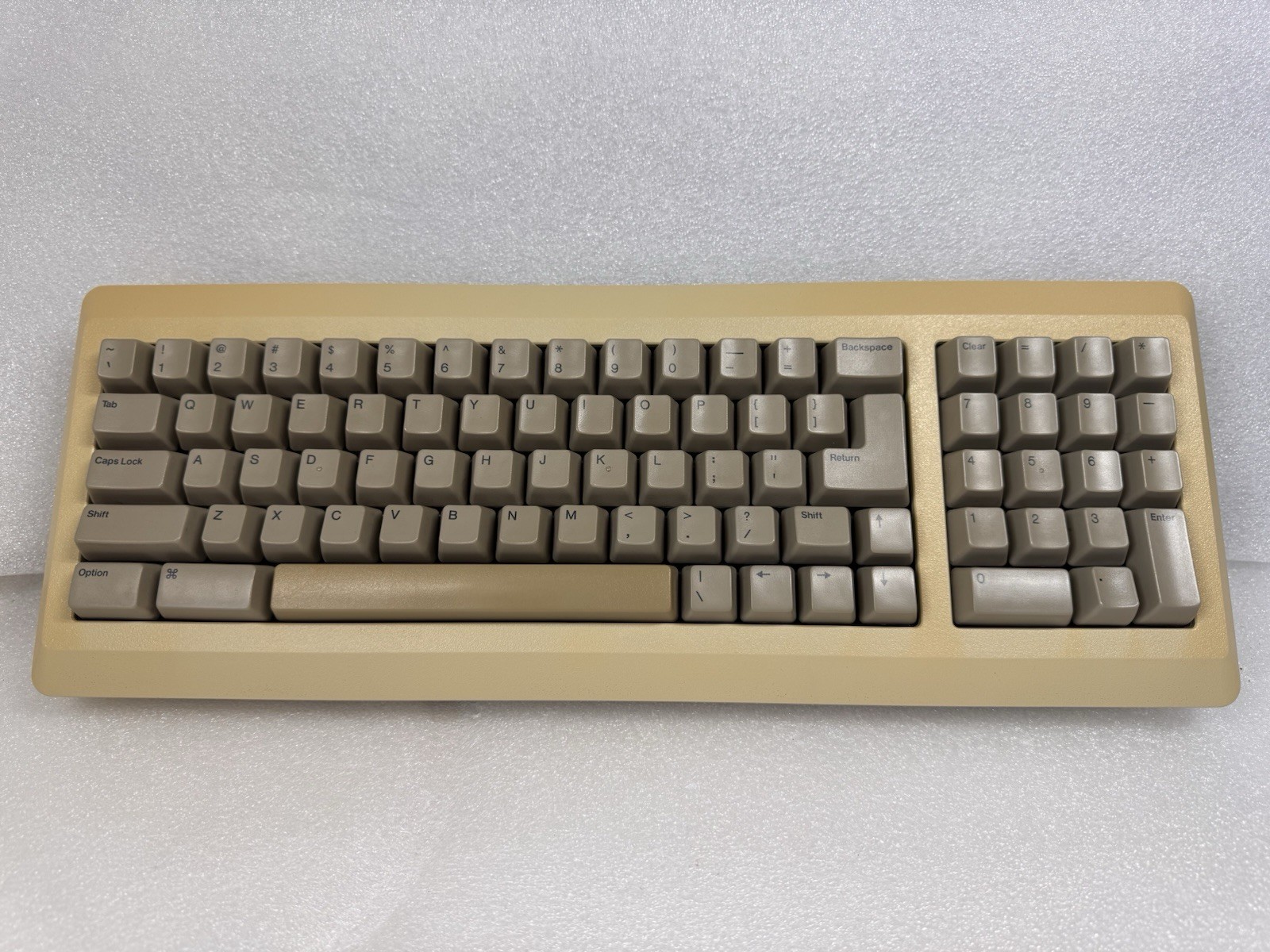 Vintage Apple Macintosh Keyboard M0110A For Mac Plus 128k 512k NICE CONDITION