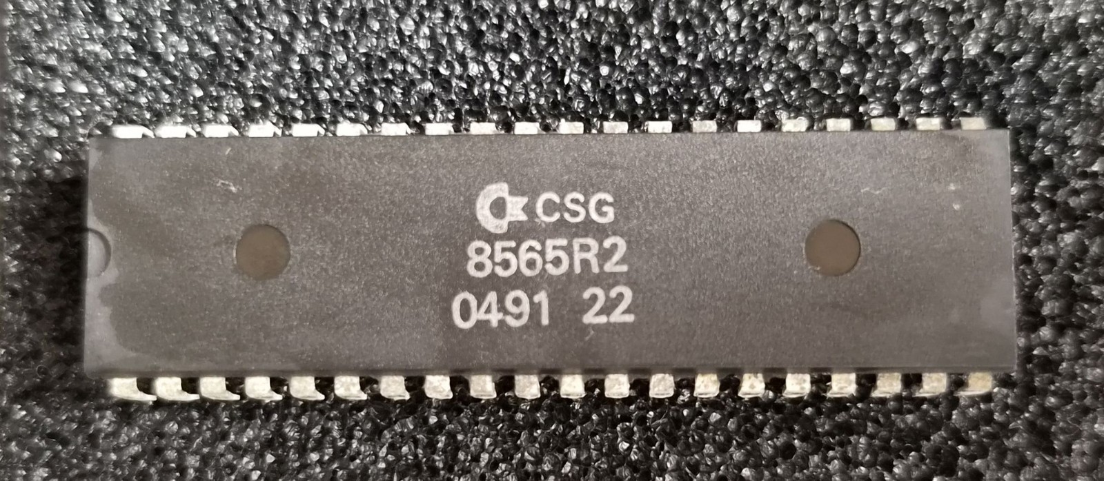 CSG 8565R2 VIC-II Video Chip – Commodore 64 C64 – Tested / Vintage IC