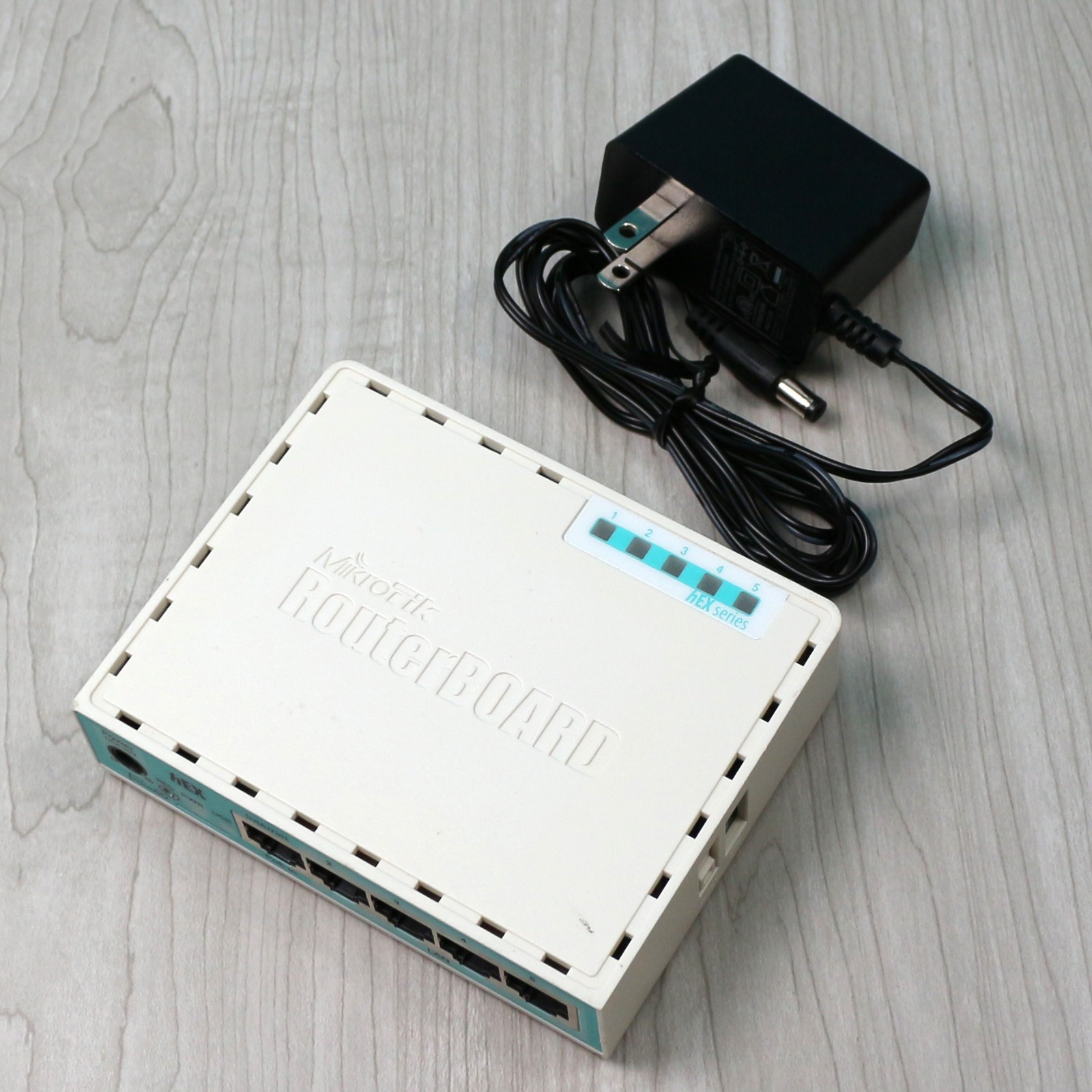 MikroTik RouterBoard HEX RB750GR3