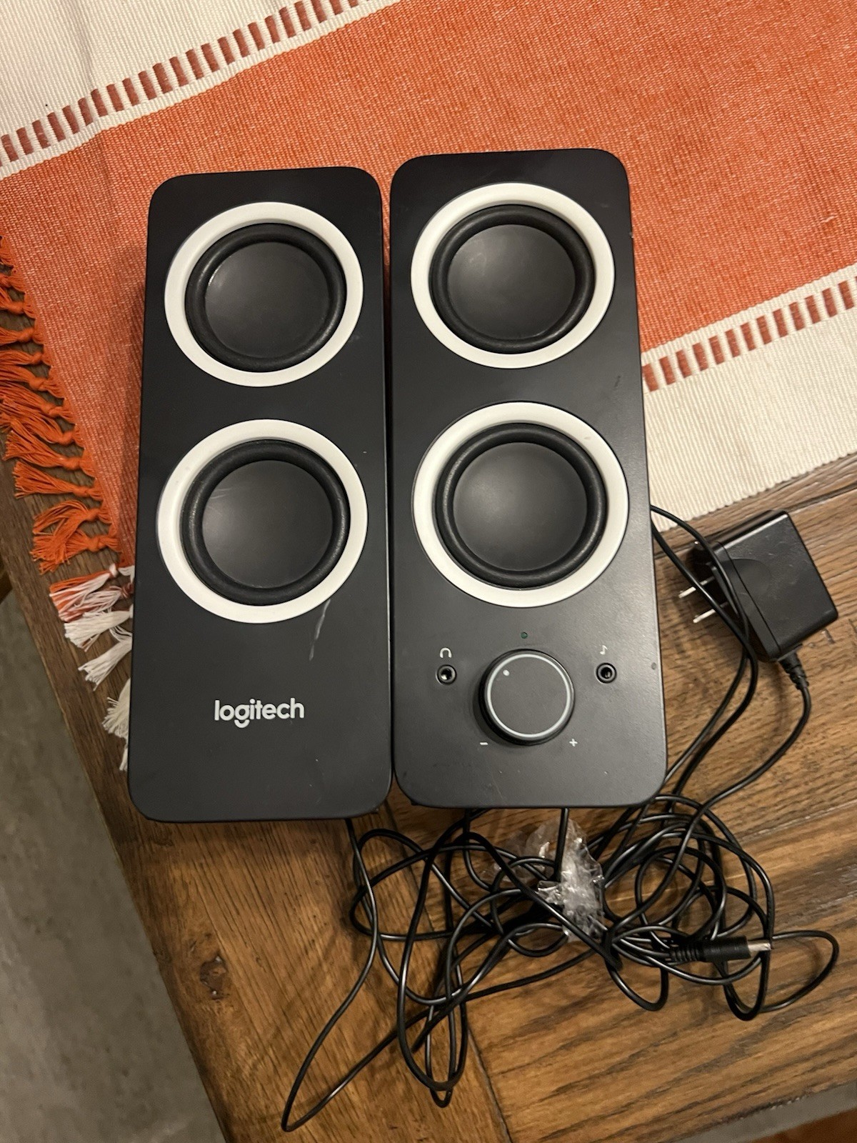 Logitech Z200 - 10W Multimedia Speakers - PC/TV/Smartphone/Tablet