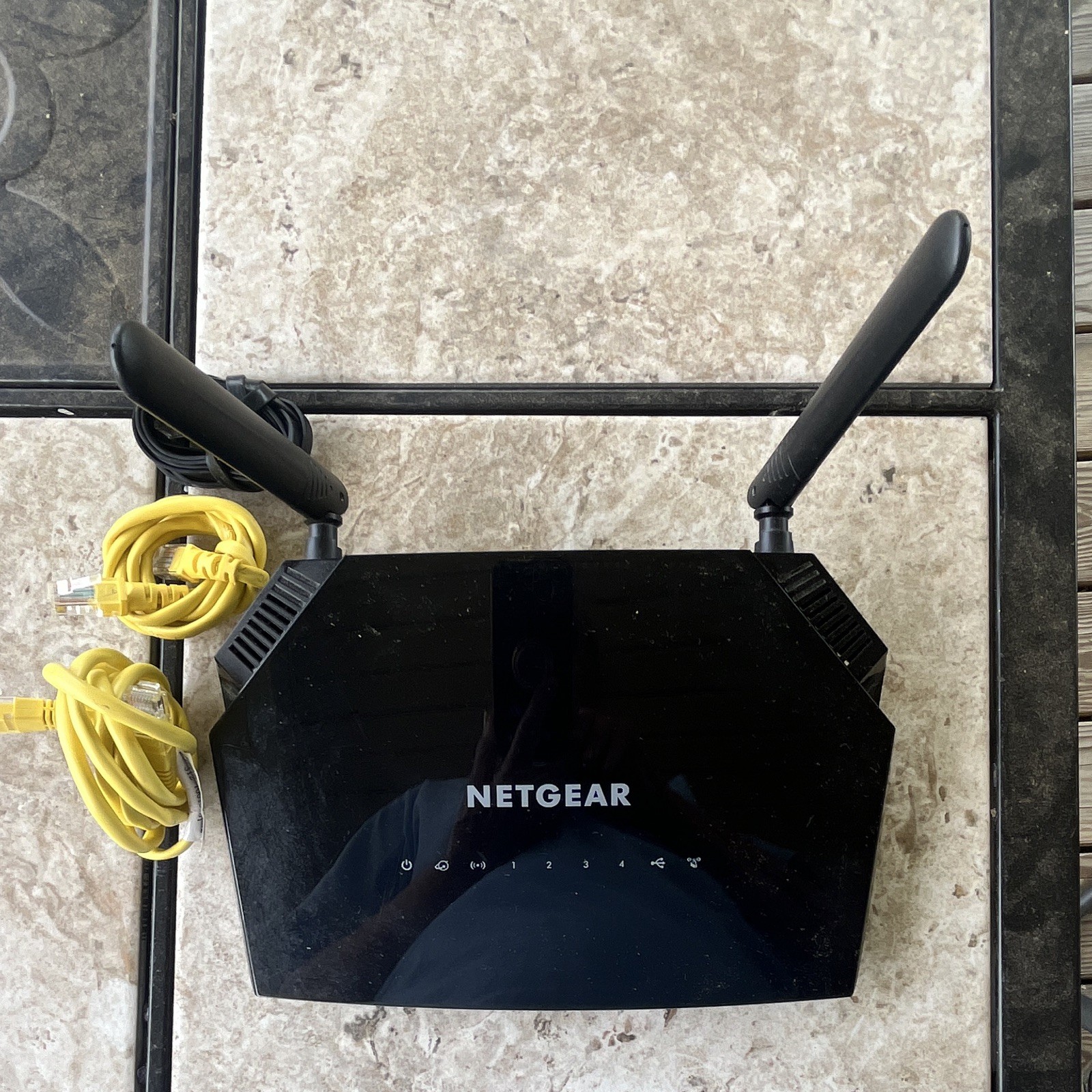 NETGEAR R6230 AC1200 1200Mbps Dual-Band Router, 4 LAN Ports, USB 2.0 Black