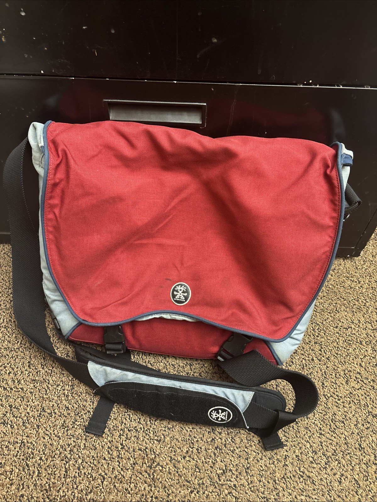 VTG Crumpler The Part And Parcel 18" Laptop Messenger Bag Padded Red Gray