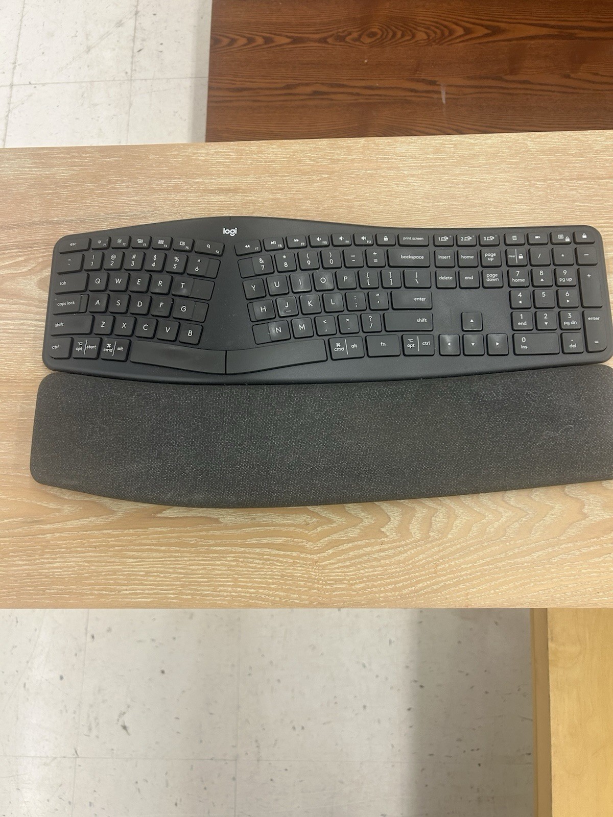 Logitech Logi ERGO K860 Wireless Keyboard Bluetooth w/Dongle Excellent Condition