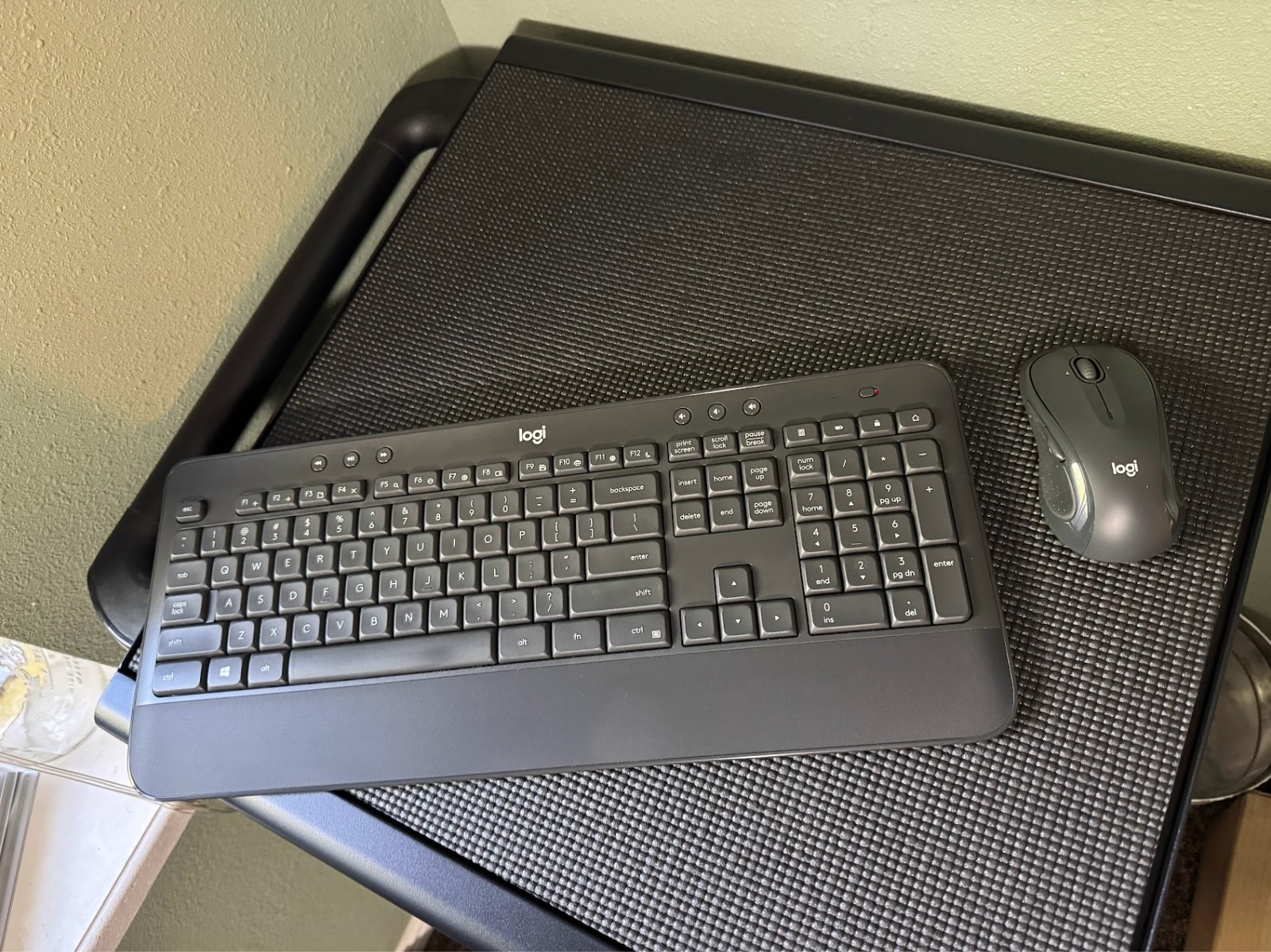Logitech K545 & M510 Wireless Mouse & Keyboard Combo paired with receiver