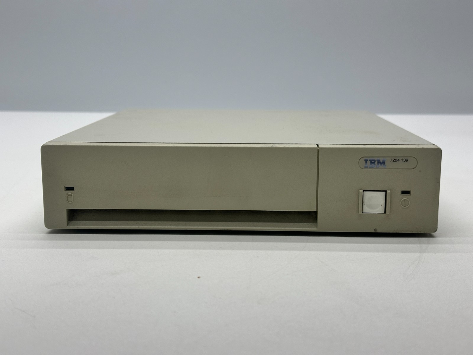 IBM 7204 Model 139 External SCSI Storage Enclosure 9.10GB