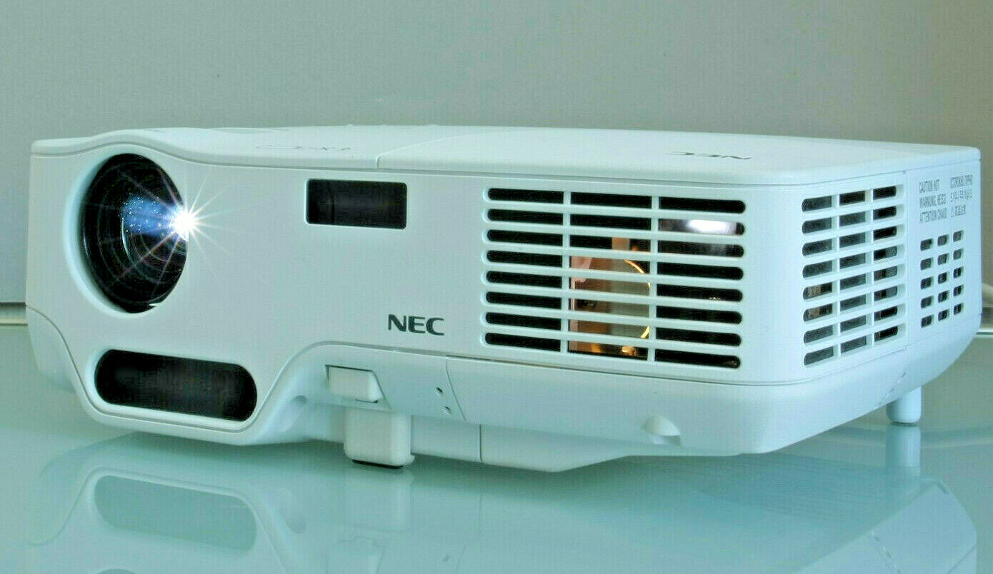 NEC NP41 DLP Projector Projector with Remote