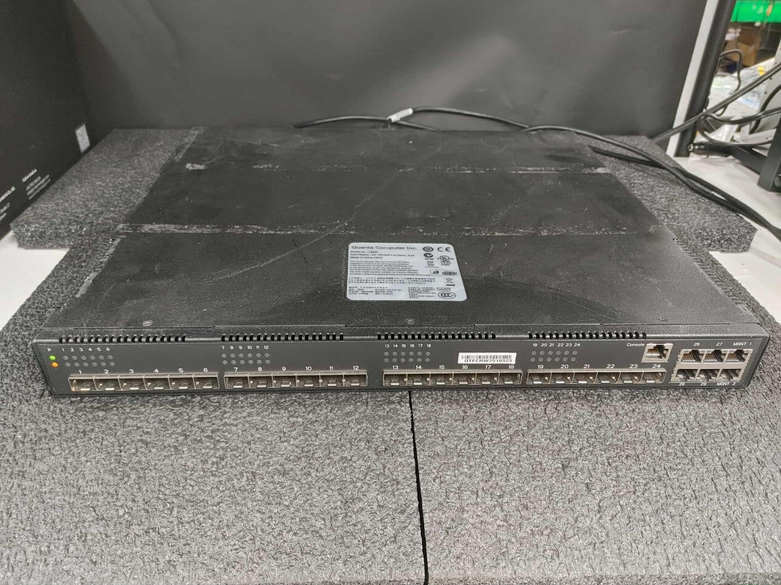 Quanta LB6M Network Switch 10GB 24-Ports SFP+ w/ 4-RJ45 Dual Power Supply