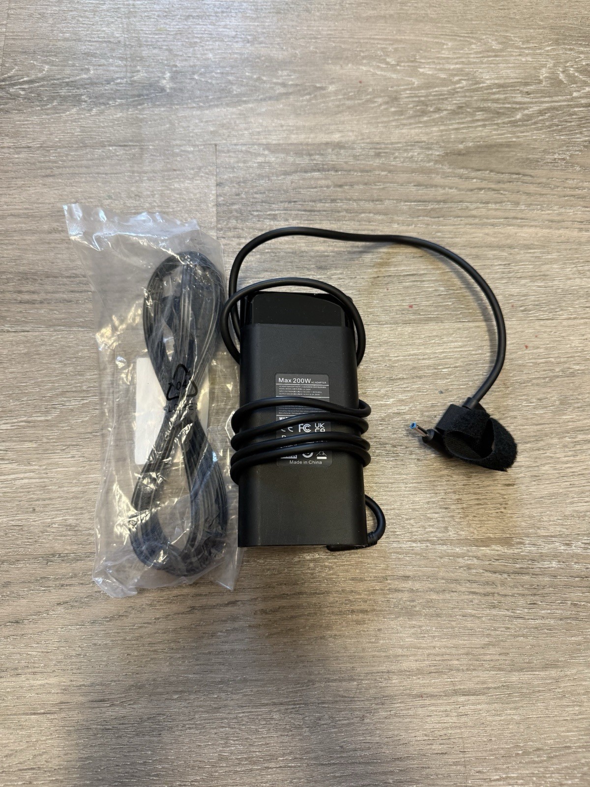 Asus Ac adapter max 200 W