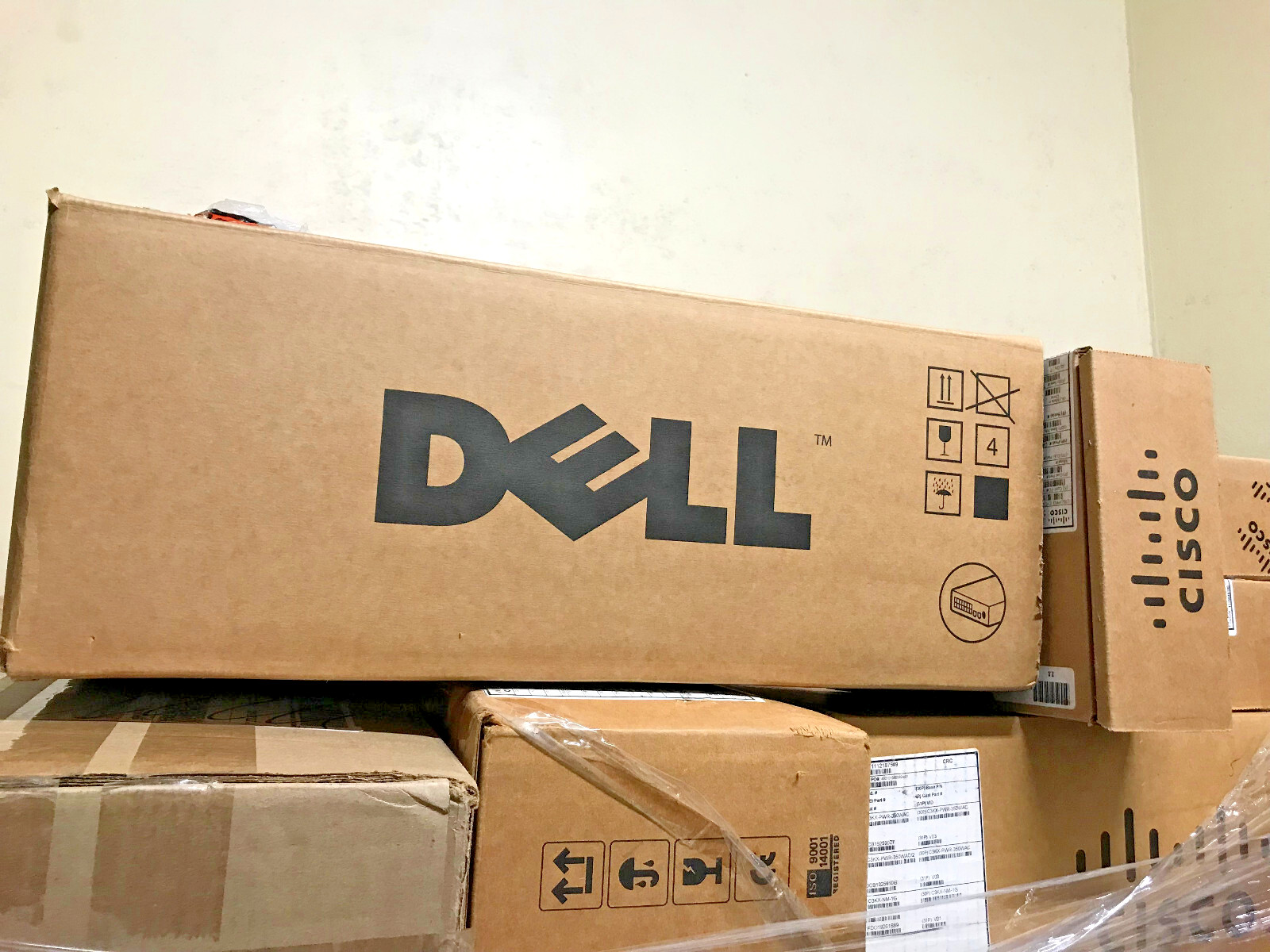 Dell PowerEdge 2161AD KVM  Console Switch,  0598DF -  16 x Ports