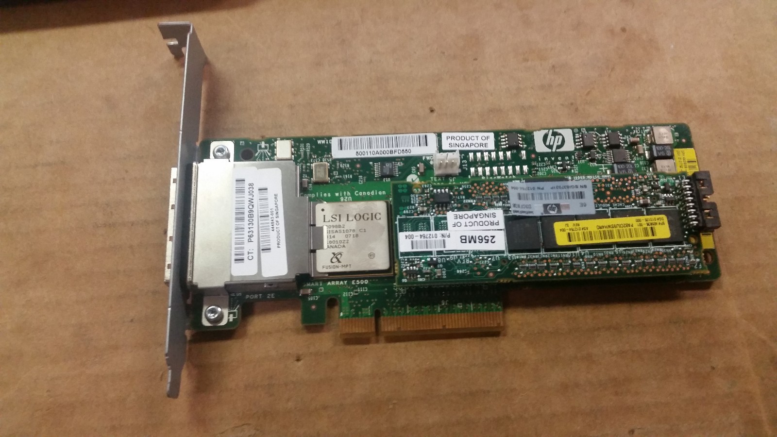 HP PCIe 256MB Buffer X8 Smart Array Controller Card E500 SAS R 444843-001 