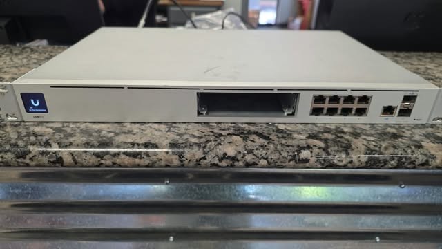 Ubiquiti UDM-Pro UniFi Dream Machine Pro Enterprise Security Gateway (NO CADDY)