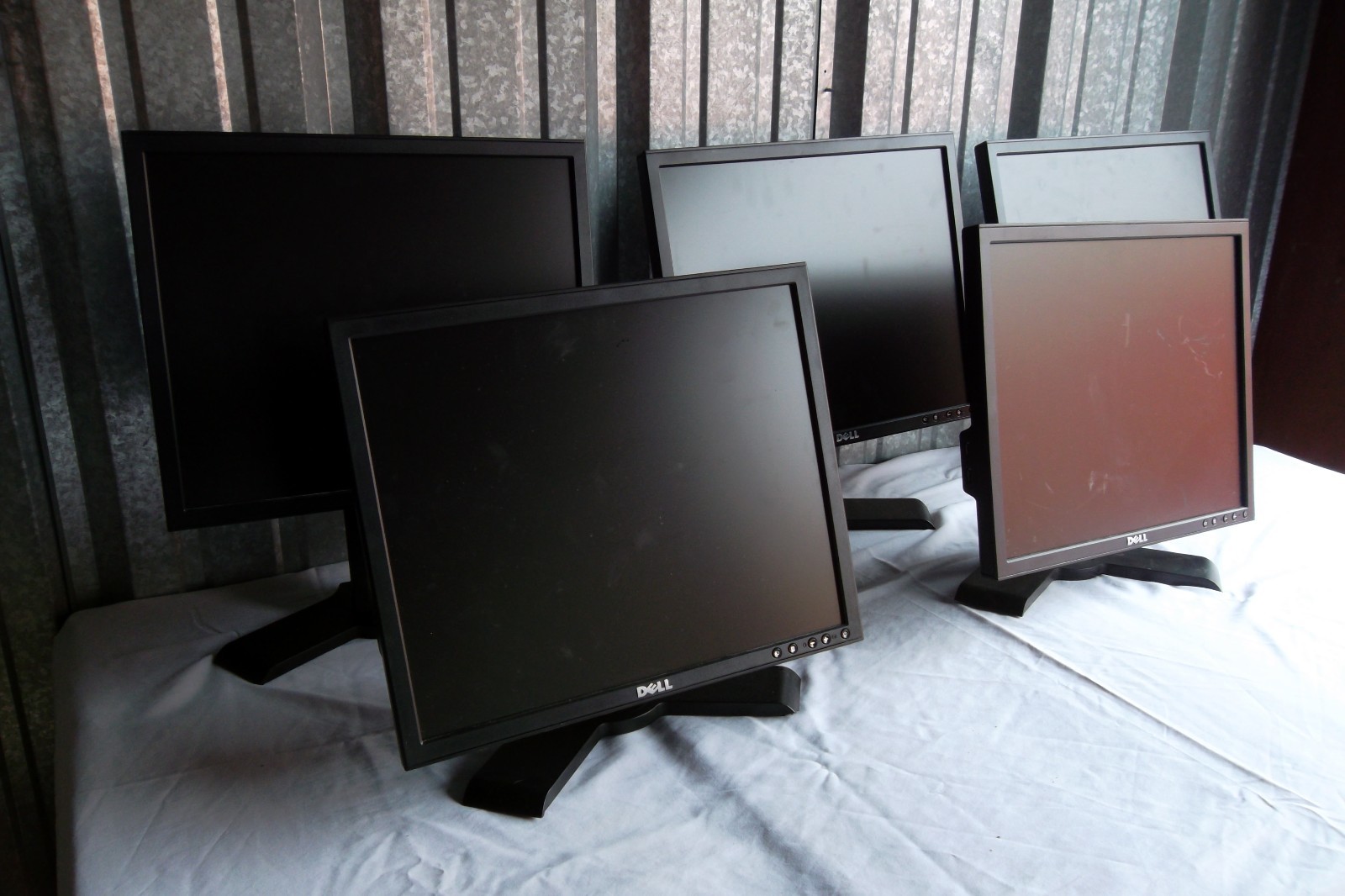 LOT-5 Dell 1908FP P190S UltraSharp Monitor w/4-USB Hub VGA DVI D319J F028J D3073