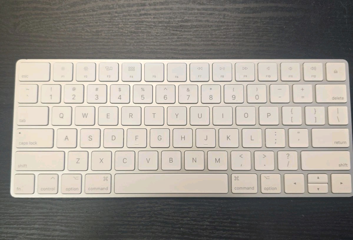 Apple Magic Keyboard A1644 Wireless Bluetooth Rechargeable White Tested Working
