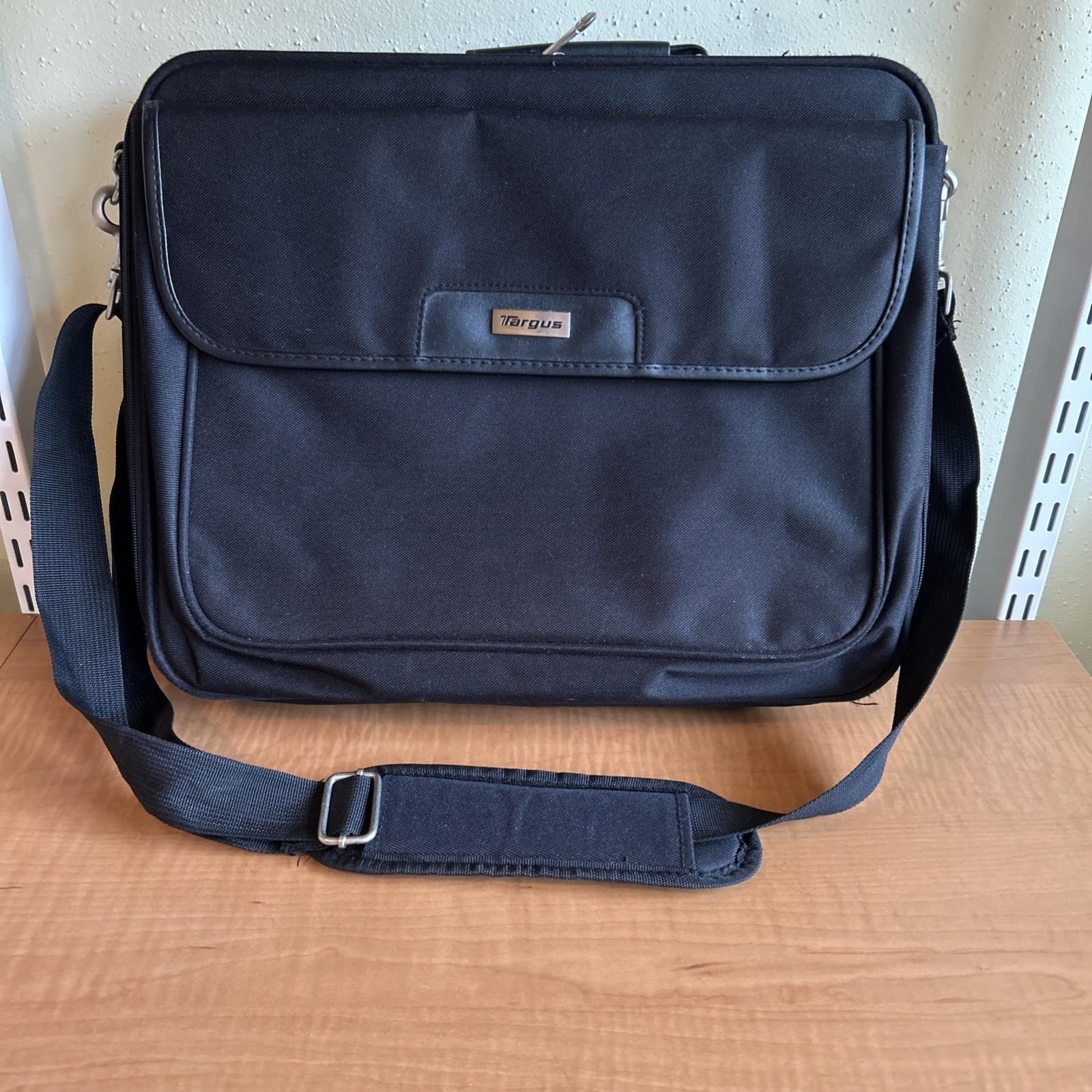 The Targus 15.6" Traditional Notepac Laptop Case (Model OCN1-11) Black