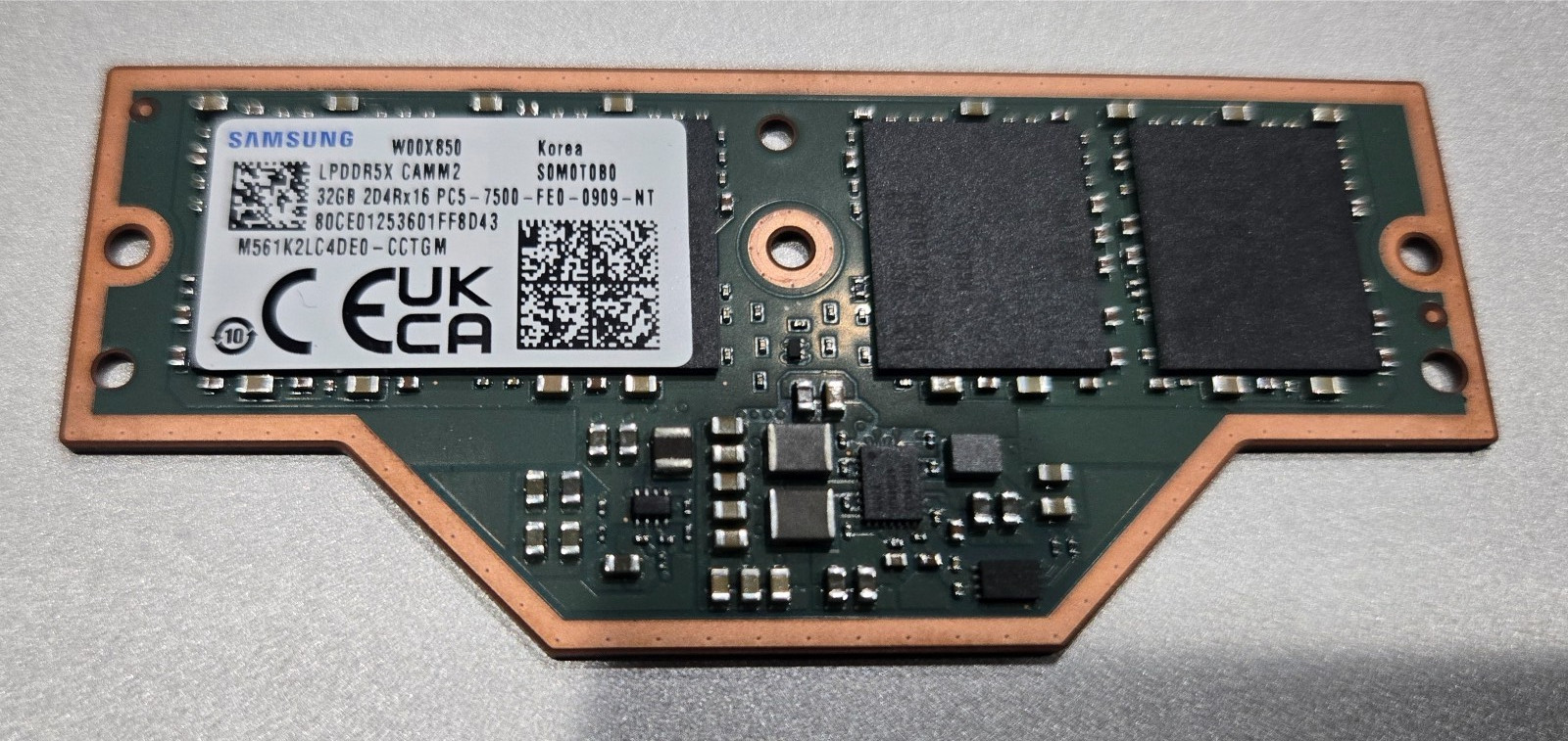 Samsung 32GB LPCAMM2 PC5 7500 LPDDR5X CAMM2 M561K2LC4DE0-CCTGM DDR5 RAM Memory