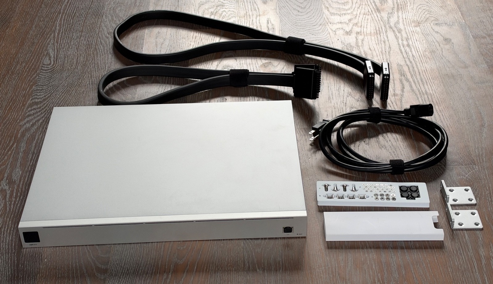 Ubiquiti UniFi USP-RPS 950W Redundant Power System w/ 2 RPS Cables