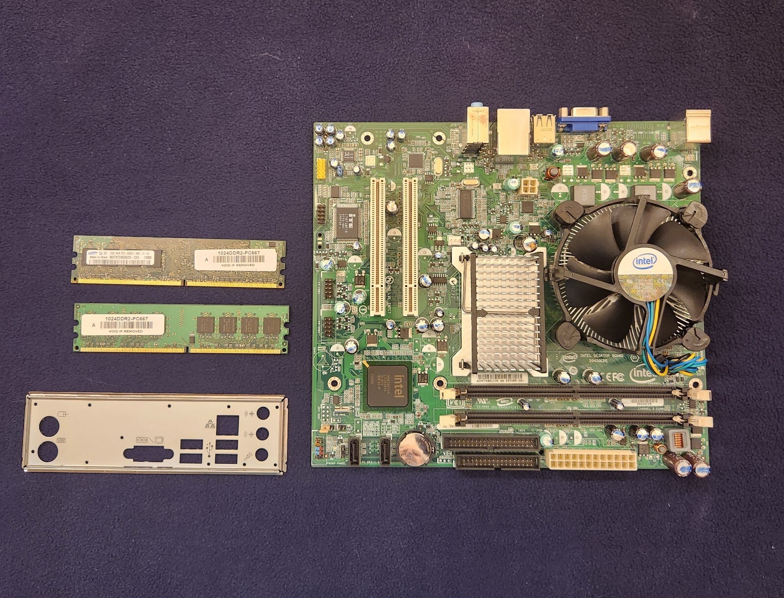 INTEL D945GCPE, AA D97209-201 Motherboard +CPU 2.0 GHz + (2) RAM  +I/O