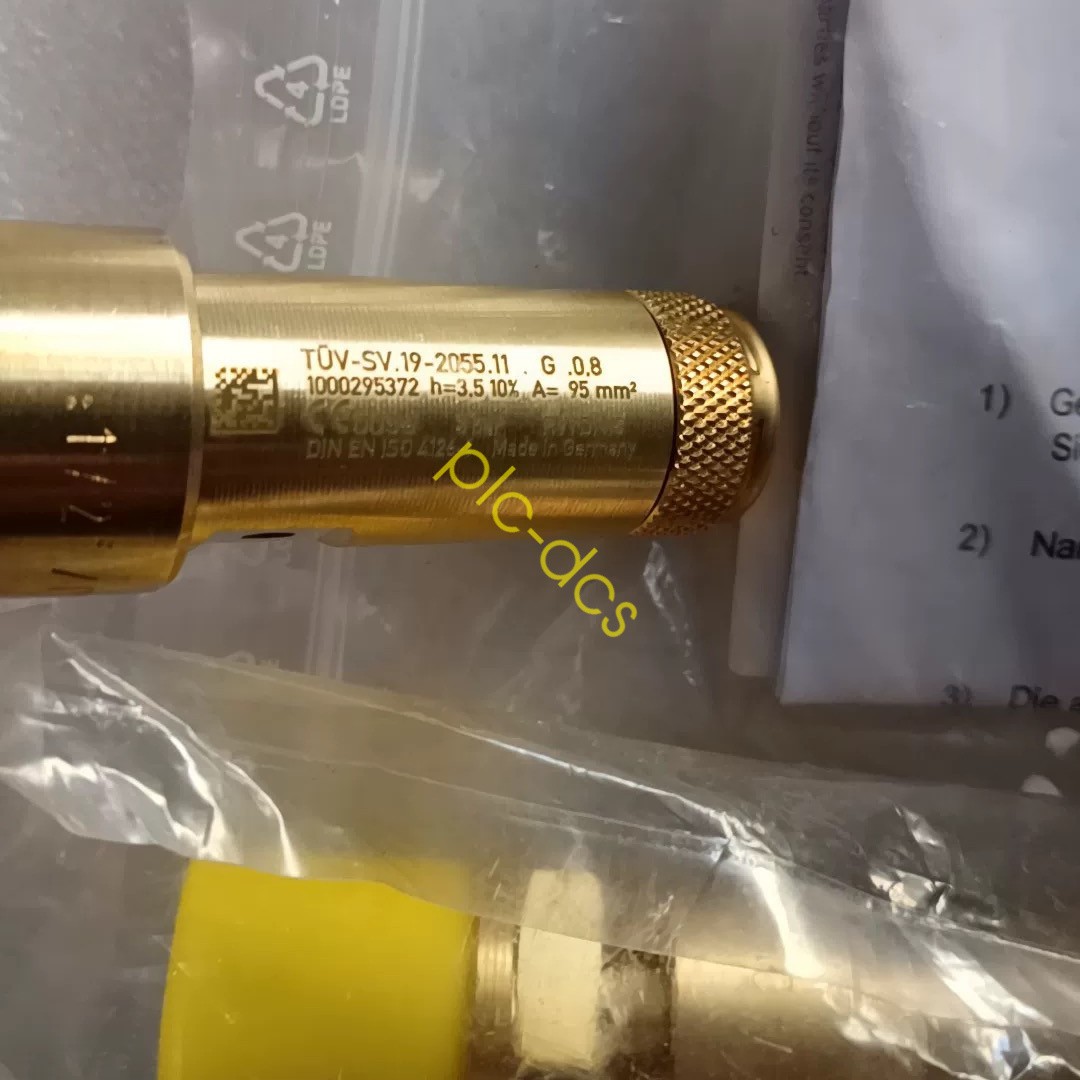1PCS Rexroth R412007697 Valve Brand new Fedex or DHL