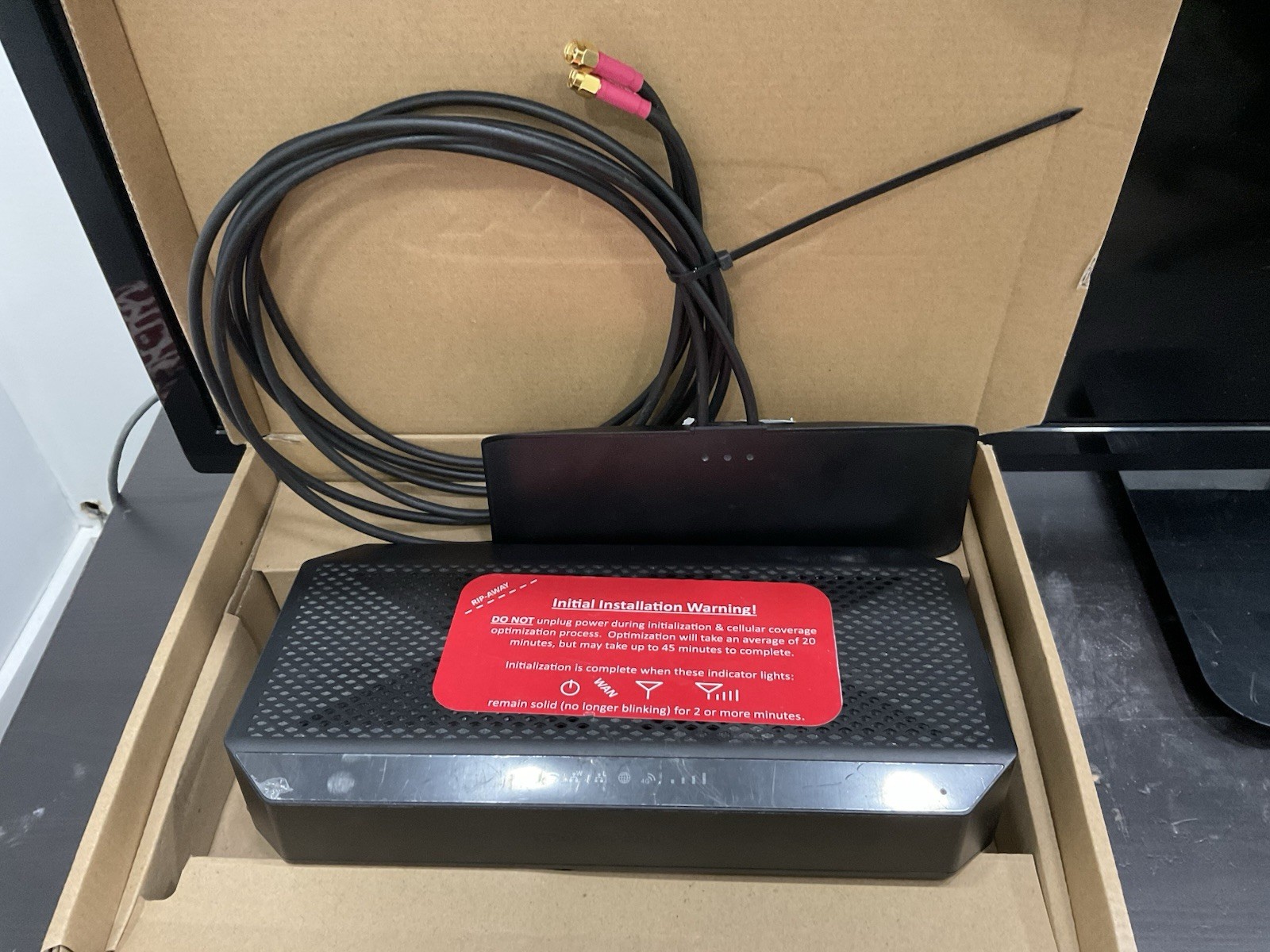 Cradlepoint E100 Series E110-C4D Router + Battery Comcast Business CP2 open box