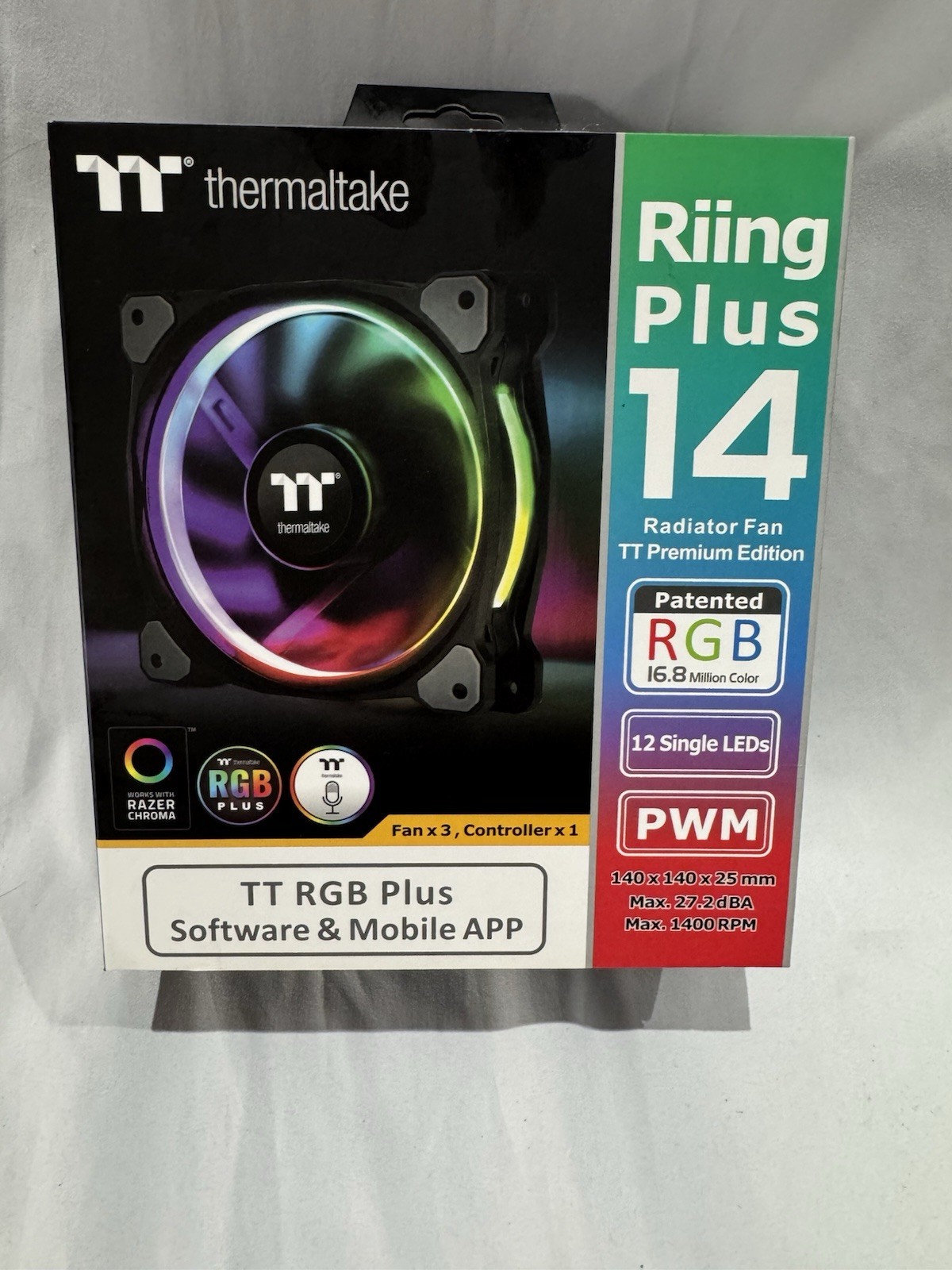 Thermaltake CL-F053-PL12SW-A Ring Plus 12 LED RGB Radiater Fan TT Premium.  