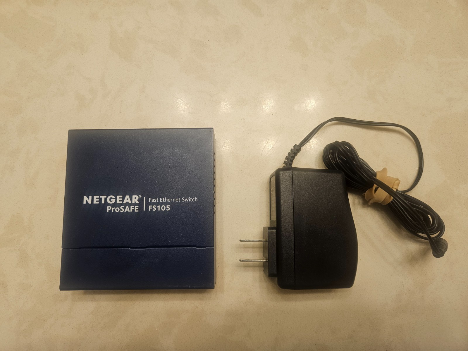 NETGEAR  ProSafe (FS105) 5-Ports External Switch