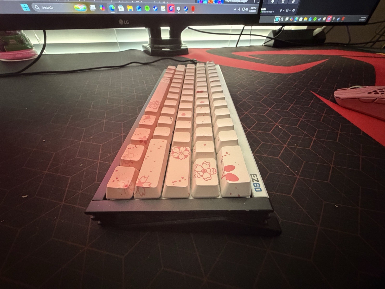 IQUNIX EZ63  Magnetic Jade Pro With Custom Keycaps And Comes With Originals