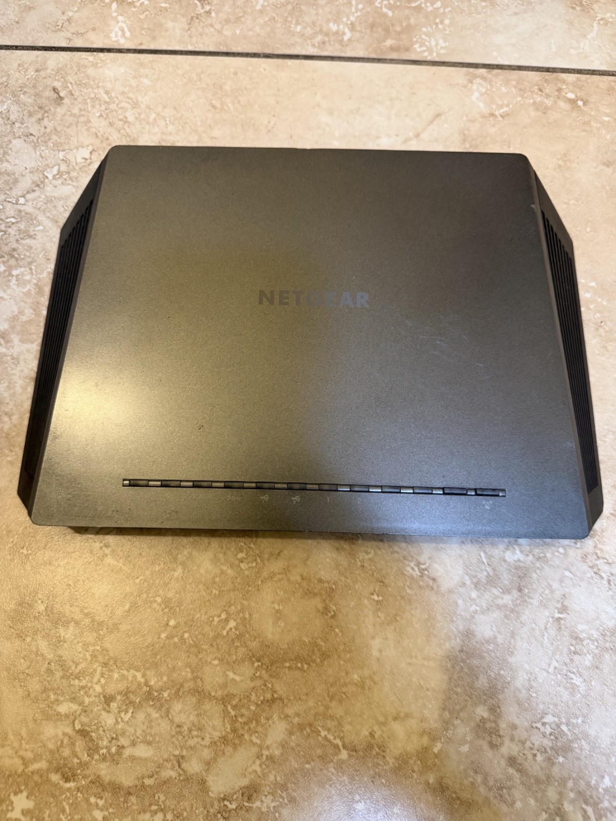 NETGEAR Nighthawk AC1900 Smart WiFi Router (‎R7000-100NAS)