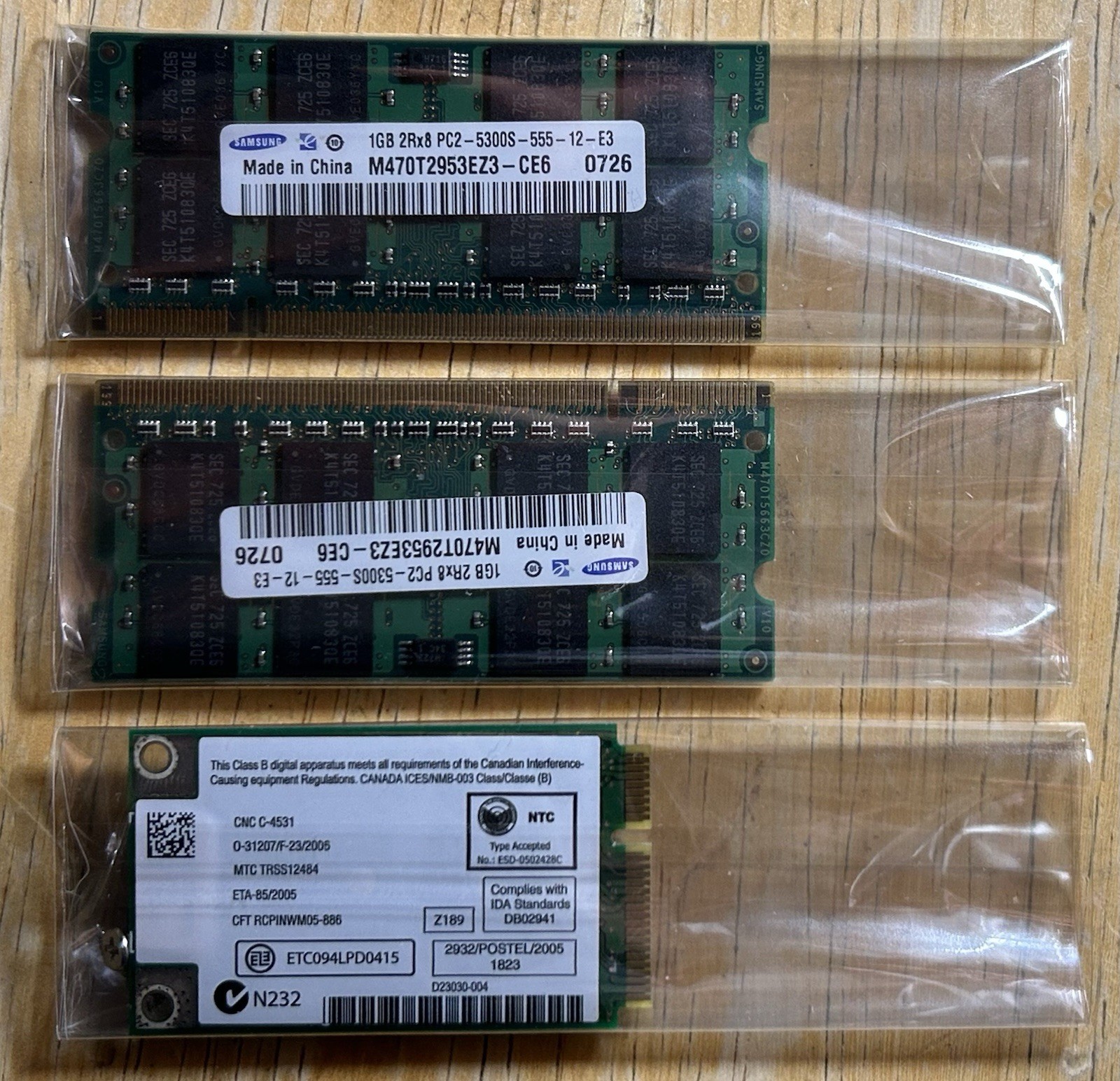 Samsung 2Rx8 RAM Random Access Memory 2 GB (2X 1 GB) M470T2953EZ3-CE6 PC2-5300S