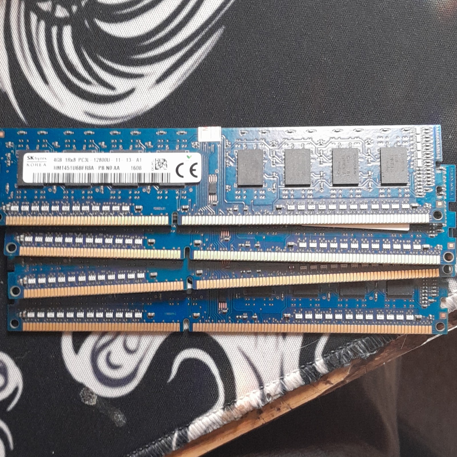 SK hynix 4GB DDR3 DIMM PC3-12800U 240-Pin RAM Module HMT451U6BFR8A-PB