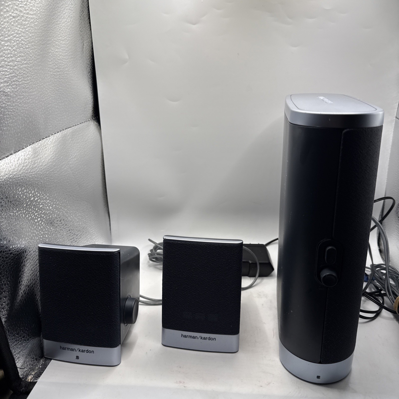  HP Harman Kardon Computer Satellite Speakers & Subwoofer 5187-2105; Turned on. 